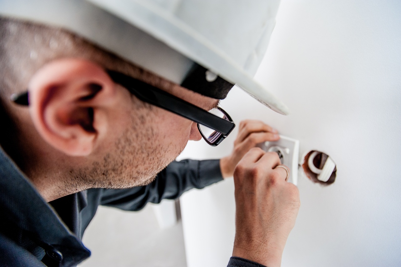 work-hand-man-person-people-building-1324058-pxhere.com